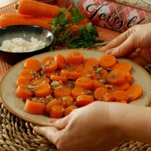 emplatado final de zanahorias a la moruna con vinagreta de ajo y especias