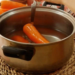 zanahorias peladas en la olla