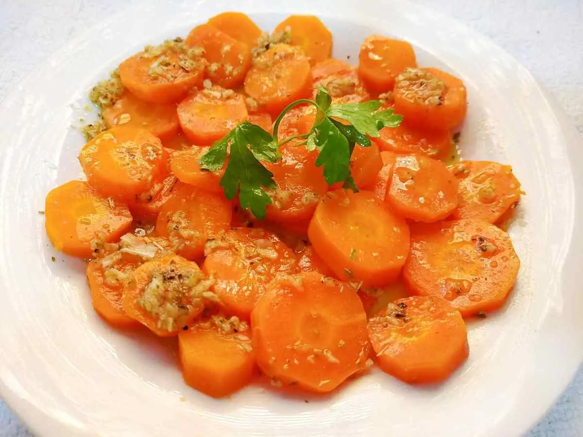 plato de zanahorias aliñadas a la moruna