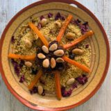 cuscus con salsa de cebolla caramelizada