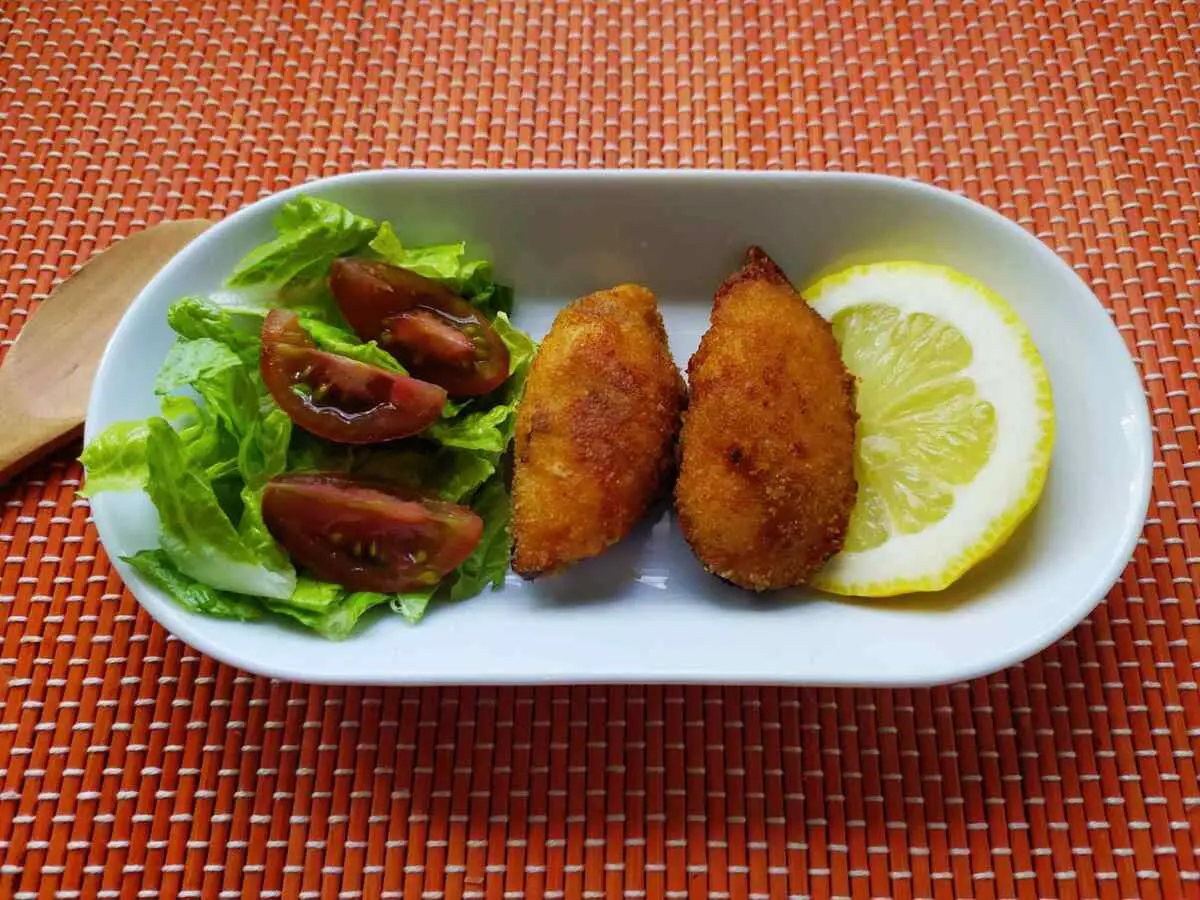 mejillones rellenos al horno con ensalada