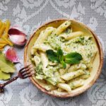 Pasta con brócoli y queso muy cremosa