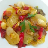 Plato de patatas a lo pobre la receta de la abuela