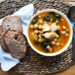 plato de potaje de bacalao con garbanzos