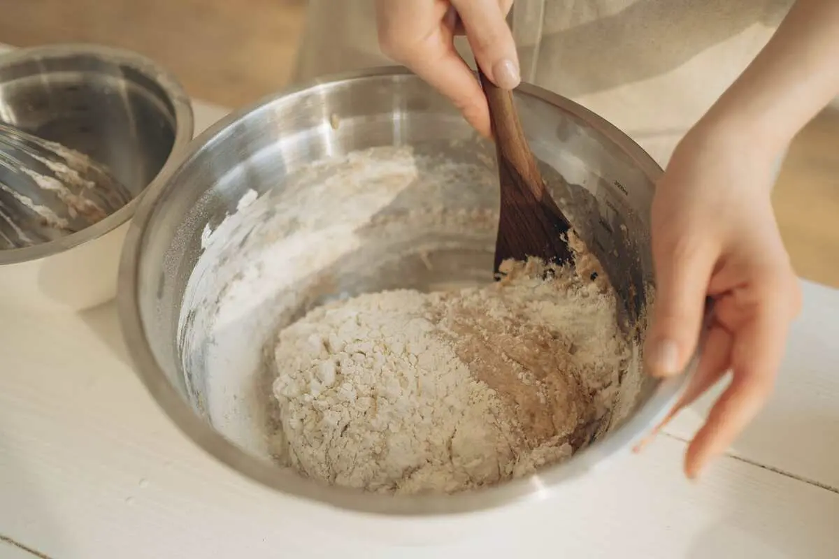 bol de harina para preparar empanadillas