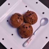 bolas de helado caseo de chocolate