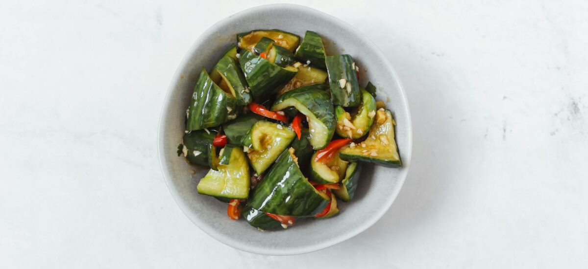 Ensalada de pepino con vinagreta de laoganma