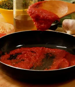 salsa de tomate casera para berenjena