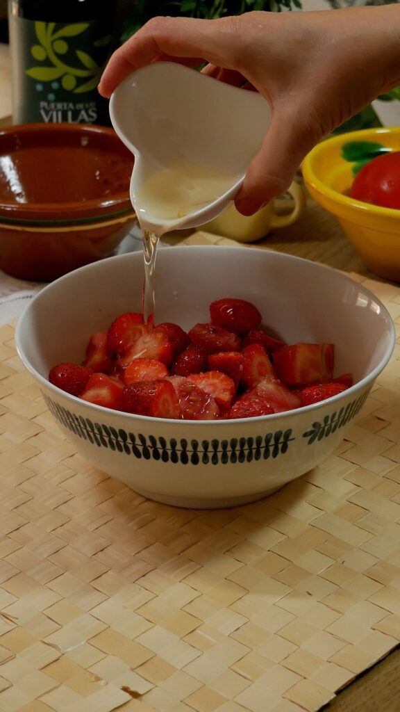 Añadiendo al gazpacho aceite suave
