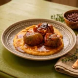 plato de crema de alubias con tomates asados