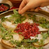 Carpaccio de bacalao, pera y granada