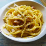 plato de espaguetis a la carbonara receta auténtica